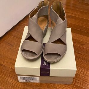 Clarks Women's Gray Sandals